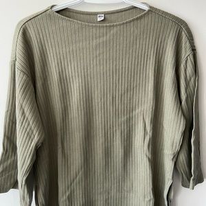 Green Uniqlo top